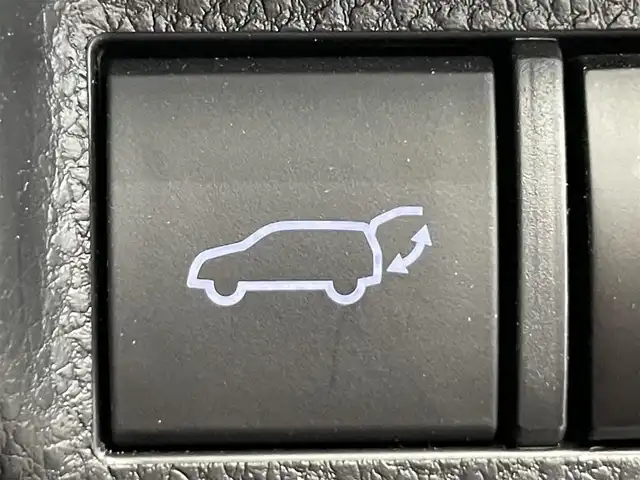 トヨタ ＲＡＶ４ アドベンチャー オフロードPKG 鹿児島県 2022(令4)年 1.6万km スーパーホワイトⅡ 純正ナビ機能付きディスプレイオーディオ/(AppleCarPlay/AndroidAuto/Bluetooth)/全方位カメラ　/トヨタセーフティセンス　/　・プリクラッシュセーフティ/　・レーントレーシングアシスト/　・レーダークルーズコントロール/　・オートマチックハイビーム/　・ロードサインアシスト/電動リアゲート　/前後ドライブレコーダー/ETC2.0/前後コーナーセンサー　/デジタルインナーミラー　/純正アルミホイール　/シートヒーター/シートベンチレーション/パワーシート/ステアリングヒーター/純正フロアマット/４WD