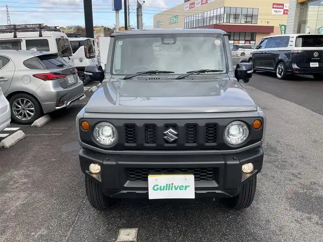 スズキ ジムニー XC 滋賀県 2025(令7)年 0.2万km ミディアムグレー ワンオーナー /車検令和10年2月まで/パートタイム4WD/純正16インチアルミホイール/スズキセーフティサポート/純正LEDヘッドライト/・フォグランプ/純正フロアマット/前席シートヒーター/ステアリングリモコン/・オーディオ操作用/・クルーズコントロール/スペアキー/背面スペアタイヤ/取扱説明書/保証書/