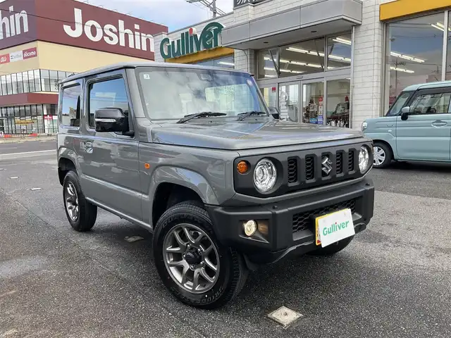 スズキ ジムニー XC 滋賀県 2025(令7)年 0.2万km ミディアムグレー ワンオーナー /車検令和10年2月まで/パートタイム4WD/純正16インチアルミホイール/スズキセーフティサポート/純正LEDヘッドライト/・フォグランプ/純正フロアマット/前席シートヒーター/ステアリングリモコン/・オーディオ操作用/・クルーズコントロール/スペアキー/背面スペアタイヤ/取扱説明書/保証書/