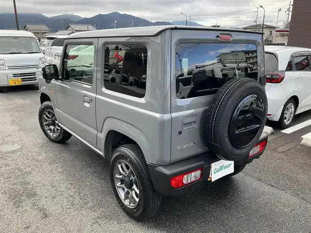 スズキ ジムニー XC 滋賀県 2025(令7)年 0.2万km ミディアムグレー ワンオーナー /車検令和10年2月まで/パートタイム4WD/純正16インチアルミホイール/スズキセーフティサポート/純正LEDヘッドライト/・フォグランプ/純正フロアマット/前席シートヒーター/ステアリングリモコン/・オーディオ操作用/・クルーズコントロール/スペアキー/背面スペアタイヤ/取扱説明書/保証書/