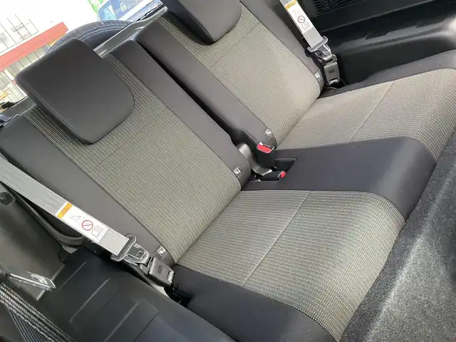 スズキ ジムニー XC 滋賀県 2025(令7)年 0.2万km ミディアムグレー ワンオーナー /車検令和10年2月まで/パートタイム4WD/純正16インチアルミホイール/スズキセーフティサポート/純正LEDヘッドライト/・フォグランプ/純正フロアマット/前席シートヒーター/ステアリングリモコン/・オーディオ操作用/・クルーズコントロール/スペアキー/背面スペアタイヤ/取扱説明書/保証書/