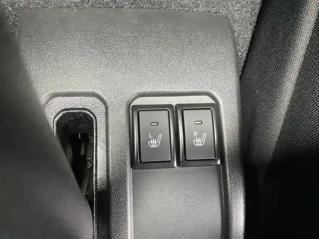 スズキ ジムニー XC 滋賀県 2025(令7)年 0.2万km ミディアムグレー ワンオーナー /車検令和10年2月まで/パートタイム4WD/純正16インチアルミホイール/スズキセーフティサポート/純正LEDヘッドライト/・フォグランプ/純正フロアマット/前席シートヒーター/ステアリングリモコン/・オーディオ操作用/・クルーズコントロール/スペアキー/背面スペアタイヤ/取扱説明書/保証書/