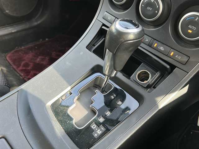 マツダ アクセラ スポーツ 20S スカイアクティブ 福島県 2012(平24)年 6.8万km ブラック 純正SDナビ/(FM/AM|SD/USB/Bluetooth/DVD)/スマートキー/パドルシフト/アイドリングストップ/横滑り防止装置/社外フロアマット/ＡＦＳ/オートライト/キセノンライト