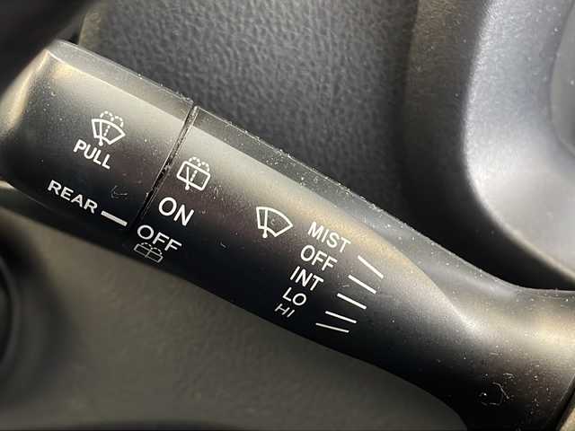 トヨタ ヴィッツ F LEDエディション 岐阜県 2016(平28)年 4.9万km シルバーM プリクラッシュセーフティ/踏み間違い防止装置/純正ナビ/TV/Bluetooth/バックカメラ/ETC/オートマチックハイビーム/レーンキープ/プッシュスタート/スマートキー/保証書/取扱説明書/スペアキー
