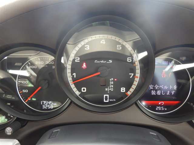ポルシェ ９１１ ターボS カブリオレ 千葉県 2016(平28)年 1.8万km ナイトブルーメタリック ＝＝ナイトブルーメタリック＝＝/４WD・ツインターボ/スポーツクロノ/可動式前後スポイラー/PCCB/ ・ポルシェセラミックコンボジットブレーキ/BOSEサウンドシステム/アダプティブクルーズコントロール/センターロック２０inAW/ ・F:245/35 ZR20/ ・R:305/30 ZR20/ ・PILOT SPORT 4S (N0)2024年製/レザーシート/ ・前席パワーシート/ ・運転席シートメモリー/ ・前席シートヒーター機能/ ・前席ベンチレーション機能/ ステアリングヒーター/メーカーナビゲーション/ 【Bluetooth/CD/DVD/ラジオ】/バックカメラ/ビルトインETC（DSRC）/ディーラー記録簿/2016年～2021年各年数、2023年有り/新車保証書/取扱説明書/スペアキー×１