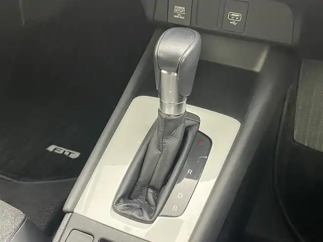 ホンダ フィット e:HEVホーム 岡山県 2020(令2)年 1.5万km プレミアムサンライトホワイトパール 純正９インチナビ/【Bluetooth/フルセグTV/USB】/純正16インチAW(オプション）/ハーフレザーシート/衝突軽減ブレーキ/追従型クルーズコントロール/ビルトインＥＴＣ/ＬＥＤヘッドライト＆LEDフォグランプ/オートハイビーム　/純正ドライブレコーダー（前後）/バックカメラ/純正フロアマット/踏み間違い防止/オートブレーキホールド/ISOFIX/ステアリングスイッチ/チルトステアリング/シートリフター/ウインカーミラー/ドアバイザー/プッシュスタート/スマートキー×2/保証書/取扱説明書/ナビ取扱説明書