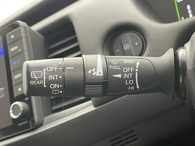 ホンダ フィット e:HEVホーム 岡山県 2020(令2)年 1.5万km プレミアムサンライトホワイトパール 純正９インチナビ/【Bluetooth/フルセグTV/USB】/純正16インチAW(オプション）/ハーフレザーシート/衝突軽減ブレーキ/追従型クルーズコントロール/ビルトインＥＴＣ/ＬＥＤヘッドライト＆LEDフォグランプ/オートハイビーム　/純正ドライブレコーダー（前後）/バックカメラ/純正フロアマット/踏み間違い防止/オートブレーキホールド/ISOFIX/ステアリングスイッチ/チルトステアリング/シートリフター/ウインカーミラー/ドアバイザー/プッシュスタート/スマートキー×2/保証書/取扱説明書/ナビ取扱説明書