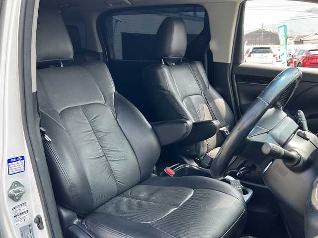 トヨタ ヴェルファイア Z Aエディション 山口県 2016(平28)年 7.1万km ホワイトパールクリスタルシャイン スマートキー/プッシュスタート/ETC/両側パワースライドドア/クリアランスソナー/純正HDDナビ/(DTV/BT/DVD/ラジオ)/バックカメラ/フリップダウンモニター/クルーズコントロール/ステアリングスイッチ/電子パーキングブレーキ/スペアキー/純正アルミホイール/純正フロアマット/ドアバイザー/左右分離型フルオートエアコン/取扱説明書/記録簿