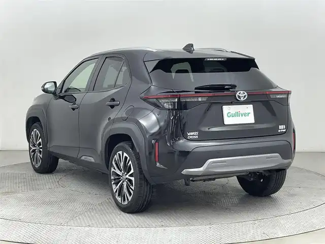 トヨタ ヤリスクロス ハイブリッド Z アドベンチャー 道央・札幌 2023(令5)年 1.9万km ブラックマイカ ・ワンオーナー/・4WD/・純正ディスプレイオーディオ/　ナビキット/Bt/USB/Miracast/フルセグ/・パノラミックビューモニター/・ビルトインETC/・HUD/・茶灰コンビハーフレザーシート/・シートヒーター（D/N）/・パワーシート（D）/・ステアリングヒーター/・トヨタセーフティセンス/・レーダークルーズコントロール/・PCS/・LTA/・BSM/・RCTA/・PKSB/・RSA/・前後クリアランスソナー/・LEDヘッドライト/・オートハイビーム/・ダウンヒルアシストコントロール/・オートライト/・プッシュスタート/・スマートキー/・オートブレーキホールド/・純正フロアマット/・保証書、取説（有）/・スペアキーｘ１