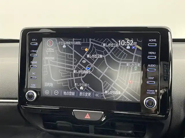 トヨタ ヤリスクロス ハイブリッド Z アドベンチャー 道央・札幌 2023(令5)年 1.9万km ブラックマイカ ・ワンオーナー/・4WD/・純正ディスプレイオーディオ/　ナビキット/Bt/USB/Miracast/フルセグ/・パノラミックビューモニター/・ビルトインETC/・HUD/・茶灰コンビハーフレザーシート/・シートヒーター（D/N）/・パワーシート（D）/・ステアリングヒーター/・トヨタセーフティセンス/・レーダークルーズコントロール/・PCS/・LTA/・BSM/・RCTA/・PKSB/・RSA/・前後クリアランスソナー/・LEDヘッドライト/・オートハイビーム/・ダウンヒルアシストコントロール/・オートライト/・プッシュスタート/・スマートキー/・オートブレーキホールド/・純正フロアマット/・保証書、取説（有）/・スペアキーｘ１