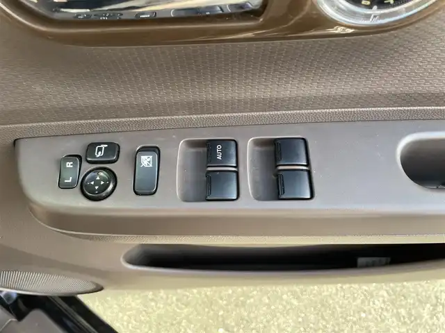 スズキ ラパン ショコラ X 愛知県 2014(平26)年 5.1万km アーバンブラウンパールメタリック ・純正メモリーナビ/・ワンセグテレビ/・Bluetooth/AUX接続機能/・バックカメラ/・ETC/・合成皮革シート/・ベンチシート/・純正14インチアルミホイール/・純正HIDヘッドライト/・オートライト/・スマートキー/・プッシュスタート/・オートエアコン/・アイドリングストップ