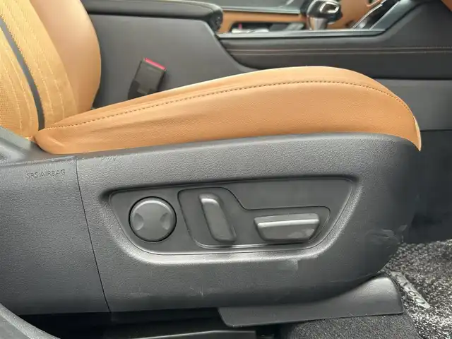 マツダ ＣＸ－６０ XD HV プレミアムスポーツ 愛媛県 2023(令5)年 3万km ソウルレッドクリスタルM 純正ナビ/AM・FM/フルセグTV/Android Auto/Apple CarPlay/4WD/パノラマサンルーフ/電動バックドア/バックカメラ/ビルトインETC/レーダークルーズコントロール/コーナーセンサー/衝突被害軽減ブレーキ/車線逸脱警報システム/ブラインドスポットモニター/レーンキーピングアシスト/交通標識認識システム/ドライバー異常時対応システム/ターボ/LEDヘッドランプ/本革巻きステアリング/ステアリングヒーター/パドルシフト/ナッパ革/スエード調コンビシート/全席シートヒーター/前席パワーシート/エアシート/純正20インチアルミホイール