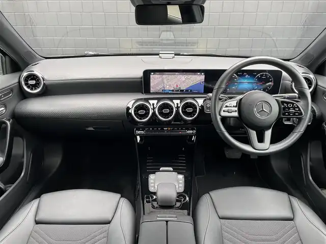メルセデス・ベンツ Ａ１８０ スタイル 三重県 2020(令2)年 2.3万km コスモスブラック ＡＣＣ/レーダーセーフティ/純正ナビ/バックカメラ/フルセグＴＶ/Ｂｌｕｅｔｏｏｔｈ/ハーフレザーシート/シートヒーター/パワーシート/ＬＥＤヘッドライト/オートライト/純正１６インチアルミ/ＥＴＣ