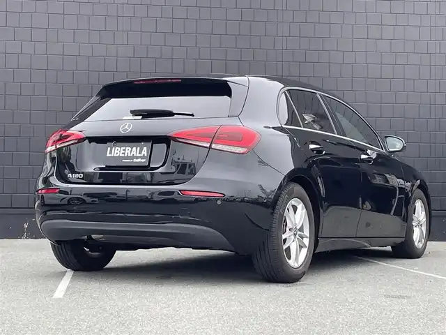 メルセデス・ベンツ Ａ１８０ スタイル 三重県 2020(令2)年 2.3万km コスモスブラック ＡＣＣ/レーダーセーフティ/純正ナビ/バックカメラ/フルセグＴＶ/Ｂｌｕｅｔｏｏｔｈ/ハーフレザーシート/シートヒーター/パワーシート/ＬＥＤヘッドライト/オートライト/純正１６インチアルミ/ＥＴＣ