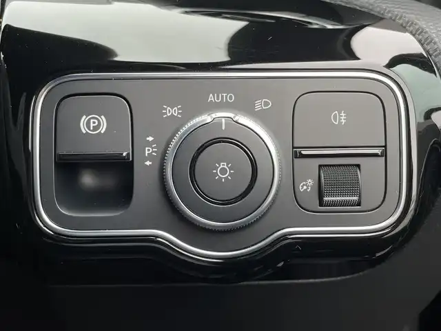 メルセデス・ベンツ Ａ１８０ スタイル 三重県 2020(令2)年 2.3万km コスモスブラック ＡＣＣ/レーダーセーフティ/純正ナビ/バックカメラ/フルセグＴＶ/Ｂｌｕｅｔｏｏｔｈ/ハーフレザーシート/シートヒーター/パワーシート/ＬＥＤヘッドライト/オートライト/純正１６インチアルミ/ＥＴＣ