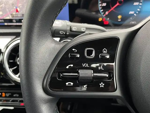 メルセデス・ベンツ Ａ１８０ スタイル 三重県 2020(令2)年 2.3万km コスモスブラック ＡＣＣ/レーダーセーフティ/純正ナビ/バックカメラ/フルセグＴＶ/Ｂｌｕｅｔｏｏｔｈ/ハーフレザーシート/シートヒーター/パワーシート/ＬＥＤヘッドライト/オートライト/純正１６インチアルミ/ＥＴＣ