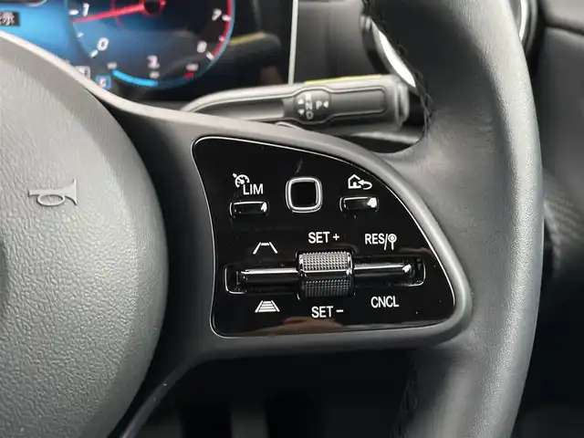 メルセデス・ベンツ Ａ１８０ スタイル 三重県 2020(令2)年 2.3万km コスモスブラック ＡＣＣ/レーダーセーフティ/純正ナビ/バックカメラ/フルセグＴＶ/Ｂｌｕｅｔｏｏｔｈ/ハーフレザーシート/シートヒーター/パワーシート/ＬＥＤヘッドライト/オートライト/純正１６インチアルミ/ＥＴＣ