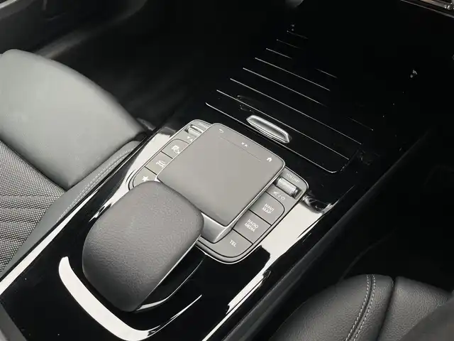 メルセデス・ベンツ Ａ１８０ スタイル 三重県 2020(令2)年 2.3万km コスモスブラック ＡＣＣ/レーダーセーフティ/純正ナビ/バックカメラ/フルセグＴＶ/Ｂｌｕｅｔｏｏｔｈ/ハーフレザーシート/シートヒーター/パワーシート/ＬＥＤヘッドライト/オートライト/純正１６インチアルミ/ＥＴＣ