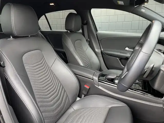 メルセデス・ベンツ Ａ１８０ スタイル 三重県 2020(令2)年 2.3万km コスモスブラック ＡＣＣ/レーダーセーフティ/純正ナビ/バックカメラ/フルセグＴＶ/Ｂｌｕｅｔｏｏｔｈ/ハーフレザーシート/シートヒーター/パワーシート/ＬＥＤヘッドライト/オートライト/純正１６インチアルミ/ＥＴＣ