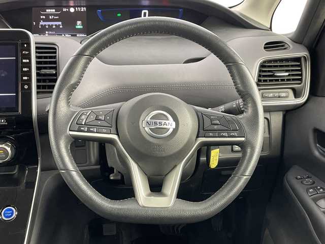 日産 セレナ e－パワー ハイウェイスター V 愛知県 2020(令2)年 6.6万km ダイヤモンドブラック 禁煙車/純正10インチナビ/（フルセグ/ＢＴ/ＤＶＤ/ＣＤ/ＦＭ/ＡＭ）/全方位カメラ/セーフティパックＡ/エマージェンシーブレーキ/オートハイビーム/ブラインドスポットモニター/コーナーセンサー/ＥＴＣ/クルーズコントロール/ドライブレコーダー/両側パワースライドドア/スマートキー/プッシュスタート/ＬＥＤヘッドライト/オートライト/レザー調シートカバー/純正15インチＡＷ/純正フロアマット