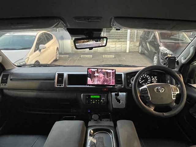 トヨタ ハイエース GL 大阪府 2021(令3)年 1.5万km ホワイトパールクリスタルシャイン /禁煙ワンオーナー//社外１０インチナビ【CN-F1X10LD】/・CD/DVD/SD/BT/フルTV//社外フリップダウンモニター【TVM-FW1300】//全周囲カメラ・バック/サイド/フロント//コーナーセンサー//デジタルインナーミラー//ETC2.0//社外16AW//レザー調シートカバー//ベットキット【FLEX】//防虫ネット【UIビークル】//片側パワースライドドア//オートハイビーム//レーンキープアシスト//ステアリングスイッチ//レザー調シートカバー//ガッツミラーレス