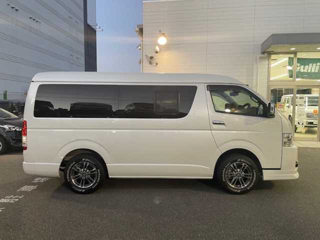 トヨタ ハイエース GL 大阪府 2021(令3)年 1.5万km ホワイトパールクリスタルシャイン /禁煙ワンオーナー//社外１０インチナビ【CN-F1X10LD】/・CD/DVD/SD/BT/フルTV//社外フリップダウンモニター【TVM-FW1300】//全周囲カメラ・バック/サイド/フロント//コーナーセンサー//デジタルインナーミラー//ETC2.0//社外16AW//レザー調シートカバー//ベットキット【FLEX】//防虫ネット【UIビークル】//片側パワースライドドア//オートハイビーム//レーンキープアシスト//ステアリングスイッチ//レザー調シートカバー//ガッツミラーレス