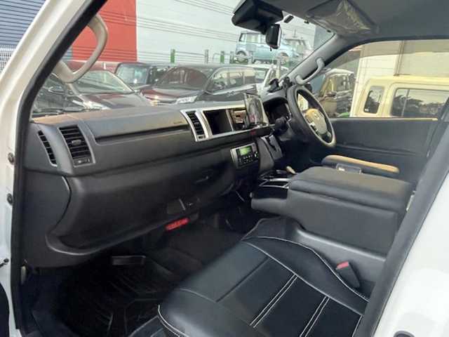 トヨタ ハイエース GL 大阪府 2021(令3)年 1.5万km ホワイトパールクリスタルシャイン /禁煙ワンオーナー//社外１０インチナビ【CN-F1X10LD】/・CD/DVD/SD/BT/フルTV//社外フリップダウンモニター【TVM-FW1300】//全周囲カメラ・バック/サイド/フロント//コーナーセンサー//デジタルインナーミラー//ETC2.0//社外16AW//レザー調シートカバー//ベットキット【FLEX】//防虫ネット【UIビークル】//片側パワースライドドア//オートハイビーム//レーンキープアシスト//ステアリングスイッチ//レザー調シートカバー//ガッツミラーレス