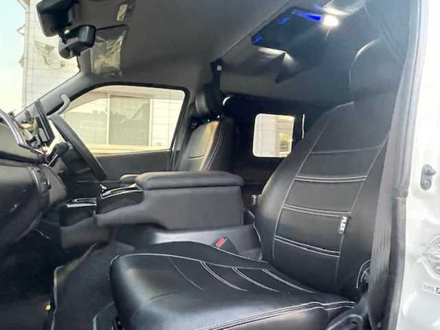 トヨタ ハイエース GL 大阪府 2021(令3)年 1.5万km ホワイトパールクリスタルシャイン /禁煙ワンオーナー//社外１０インチナビ【CN-F1X10LD】/・CD/DVD/SD/BT/フルTV//社外フリップダウンモニター【TVM-FW1300】//全周囲カメラ・バック/サイド/フロント//コーナーセンサー//デジタルインナーミラー//ETC2.0//社外16AW//レザー調シートカバー//ベットキット【FLEX】//防虫ネット【UIビークル】//片側パワースライドドア//オートハイビーム//レーンキープアシスト//ステアリングスイッチ//レザー調シートカバー//ガッツミラーレス