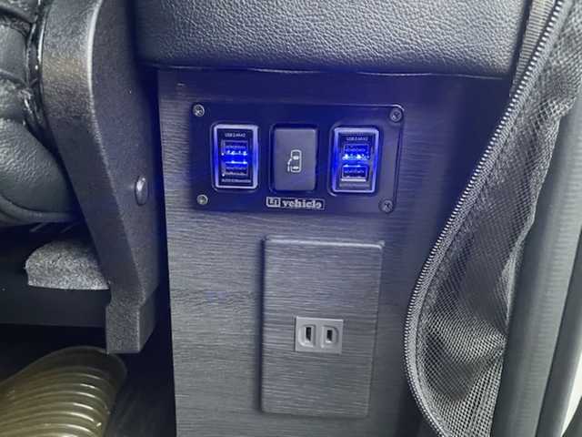 トヨタ ハイエース GL 大阪府 2021(令3)年 1.5万km ホワイトパールクリスタルシャイン /禁煙ワンオーナー//社外１０インチナビ【CN-F1X10LD】/・CD/DVD/SD/BT/フルTV//社外フリップダウンモニター【TVM-FW1300】//全周囲カメラ・バック/サイド/フロント//コーナーセンサー//デジタルインナーミラー//ETC2.0//社外16AW//レザー調シートカバー//ベットキット【FLEX】//防虫ネット【UIビークル】//片側パワースライドドア//オートハイビーム//レーンキープアシスト//ステアリングスイッチ//レザー調シートカバー//ガッツミラーレス