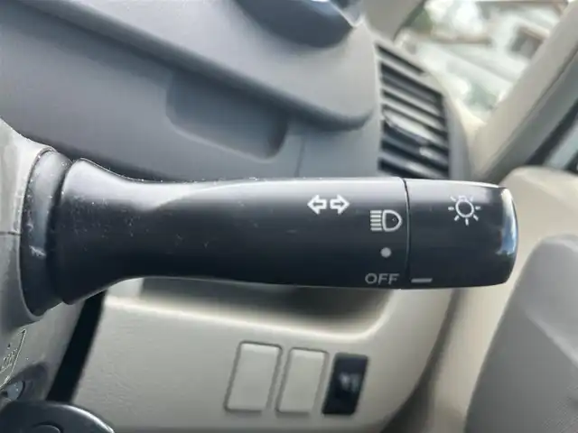 トヨタ ノア X 愛知県 2012(平24)年 4.2万km ホワイトパールクリスタルシャイン 社外ＳＤナビ　/ＣＤ／ＤＶＤ　/ＢＴ　/ＵＳＢ　/ＤＴＶ　/ＥＴＣ　/電動格納ミラー　/純正フロアマット　/ドアバイザー　/両側スライドドア　/ハロゲンライト