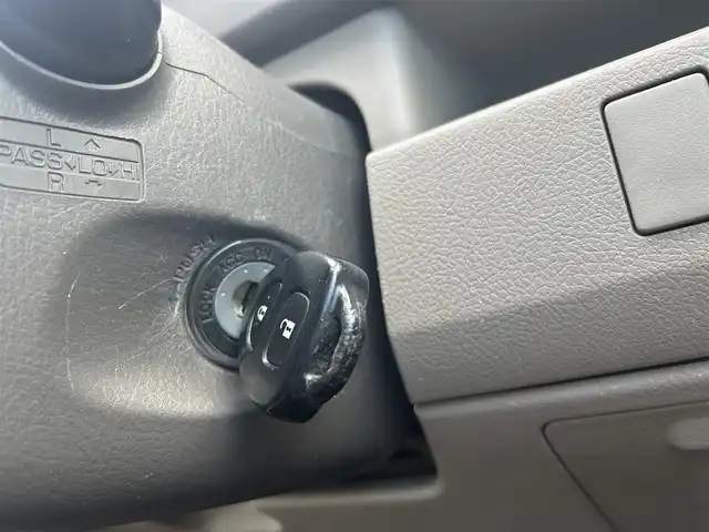 トヨタ ノア X 愛知県 2012(平24)年 4.2万km ホワイトパールクリスタルシャイン 社外ＳＤナビ　/ＣＤ／ＤＶＤ　/ＢＴ　/ＵＳＢ　/ＤＴＶ　/ＥＴＣ　/電動格納ミラー　/純正フロアマット　/ドアバイザー　/両側スライドドア　/ハロゲンライト