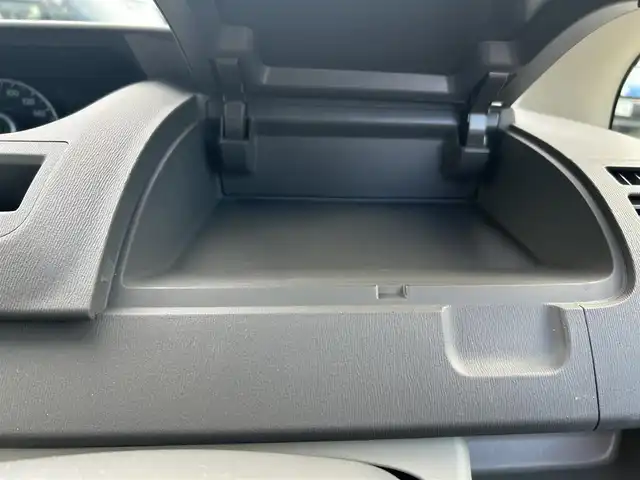 トヨタ ノア X 愛知県 2012(平24)年 4.2万km ホワイトパールクリスタルシャイン 社外ＳＤナビ　/ＣＤ／ＤＶＤ　/ＢＴ　/ＵＳＢ　/ＤＴＶ　/ＥＴＣ　/電動格納ミラー　/純正フロアマット　/ドアバイザー　/両側スライドドア　/ハロゲンライト