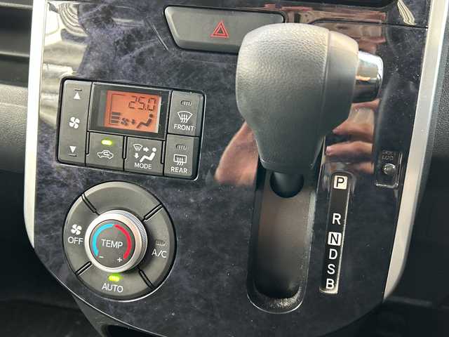 ダイハツ タント カスタム X トップED SA Ⅲ 広島県 2017(平29)年 9.7万km ブラックマイカメタリック 禁煙車/ワンオーナー/スマートアシストIII/・衝突軽減ブレーキ/・車線逸脱警報/・誤発進抑制制御/・オートハイビーム/・先行車発進お知らせ/社外ナビ（AVIC-RW800）/・フルセグ/CD/DVD/MSV/SD/Bluetooth/バックカメラ/ステアリングスイッチ/オートライト/HIDヘッドライト/フォグランプ/片側パワースライドドア/ハーフレザーシート/運転席シートヒーター/スマートキー/プッシュスタート/ETC/純正ドアバイザー/純正14インチアルミホイール車載（サマータイヤ）