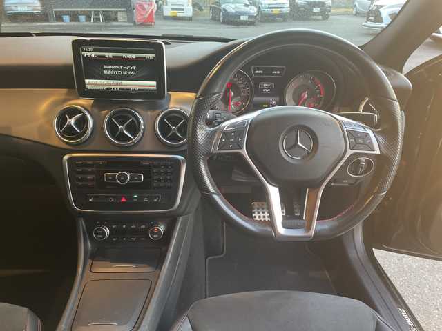 メルセデス・ベンツ ＧＬＡ１８０ スポーツ 高知県 2014(平26)年 9.8万km 黒 ディスプレイオーディオ/BT/バックカメラ/シートヒーター/パワーシート（メモリ機能有）/コーナーセンサー/ETC/ドライブレコーダー/パドルシフト/オートライト/MTモード付AT