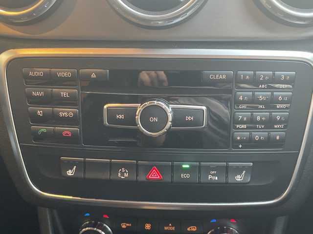 メルセデス・ベンツ ＧＬＡ１８０ スポーツ 高知県 2014(平26)年 9.8万km 黒 ディスプレイオーディオ/BT/バックカメラ/シートヒーター/パワーシート（メモリ機能有）/コーナーセンサー/ETC/ドライブレコーダー/パドルシフト/オートライト/MTモード付AT