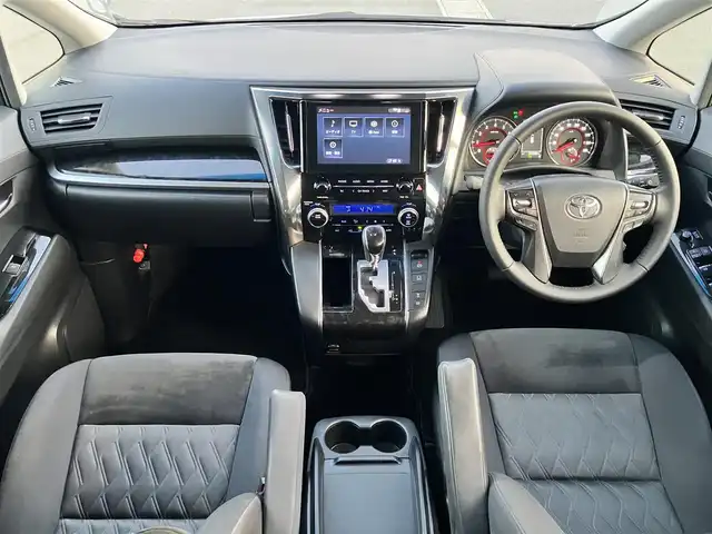 トヨタ アルファード S 静岡県 2021(令3)年 5.7万km ホワイトパールクリスタルシャイン モデリスタフルエアローセット/リアドアレスアップマフラー/ワンオーナー/エンジンスタートボタン/パワーステアリング/パワーウィンドウ/100V充電/スマートキー/Wオートエアコン/スペアキー1本/レーダークルーズコントロール/純正１３．３インチ後席モニター/純正10.5インチナビ（DVD/BT/フルセグ）/バックカメラ/USB入力端子/ETC/三列シート/オットマン/ウォークスルー/純正フロアマット/純正アルミホイール/布シート/両側パワースライドドア/ABS/横滑り防止装置/コーナーセンサー前後/レーンキープアシスト/盗難防止装置/オートライト/オートマチックハイビーム/LEDヘッドライト/W+サイドエアバッグ/カーテンエアバッグ
