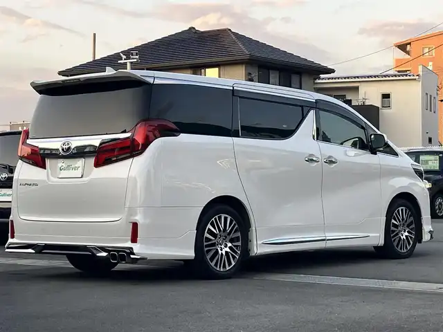 トヨタ アルファード S 静岡県 2021(令3)年 5.7万km ホワイトパールクリスタルシャイン モデリスタフルエアローセット/リアドアレスアップマフラー/ワンオーナー/エンジンスタートボタン/パワーステアリング/パワーウィンドウ/100V充電/スマートキー/Wオートエアコン/スペアキー1本/レーダークルーズコントロール/純正１３．３インチ後席モニター/純正10.5インチナビ（DVD/BT/フルセグ）/バックカメラ/USB入力端子/ETC/三列シート/オットマン/ウォークスルー/純正フロアマット/純正アルミホイール/布シート/両側パワースライドドア/ABS/横滑り防止装置/コーナーセンサー前後/レーンキープアシスト/盗難防止装置/オートライト/オートマチックハイビーム/LEDヘッドライト/W+サイドエアバッグ/カーテンエアバッグ