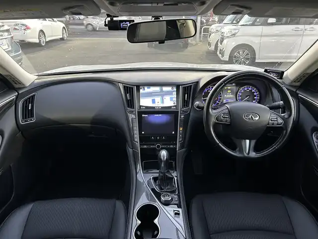 日産 スカイライン 200GT－t 群馬県 2015(平27)年 11万km クリスタルホワイトパール (株)IDOMが運営する【じしゃロン伊勢崎店】の自社ローン対象車両になります。こちらは現金ご利用時の価格です。/自社ローンご希望の方は別途その旨お申付け下さい。/メーカー純正ナビ/ＣＤ/DVD/BlueTooth/MSV/AUX/フルセグＴＶ/バックカメラ/クルーズコントロール/ＥＴＣ/前方ドライブレコーダー/ステアリングスイッチ/ハーフレザーシート/ＬＥＤヘッドライト/革巻ステアリング/純正オプション19インチアルミ/ターボ