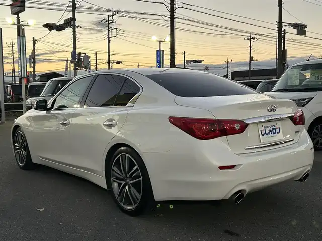 日産 スカイライン 200GT－t 群馬県 2015(平27)年 11万km クリスタルホワイトパール (株)IDOMが運営する【じしゃロン伊勢崎店】の自社ローン対象車両になります。こちらは現金ご利用時の価格です。/自社ローンご希望の方は別途その旨お申付け下さい。/メーカー純正ナビ/ＣＤ/DVD/BlueTooth/MSV/AUX/フルセグＴＶ/バックカメラ/クルーズコントロール/ＥＴＣ/前方ドライブレコーダー/ステアリングスイッチ/ハーフレザーシート/ＬＥＤヘッドライト/革巻ステアリング/純正オプション19インチアルミ/ターボ