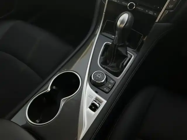 日産 スカイライン 200GT－t 群馬県 2015(平27)年 11万km クリスタルホワイトパール (株)IDOMが運営する【じしゃロン伊勢崎店】の自社ローン対象車両になります。こちらは現金ご利用時の価格です。/自社ローンご希望の方は別途その旨お申付け下さい。/メーカー純正ナビ/ＣＤ/DVD/BlueTooth/MSV/AUX/フルセグＴＶ/バックカメラ/クルーズコントロール/ＥＴＣ/前方ドライブレコーダー/ステアリングスイッチ/ハーフレザーシート/ＬＥＤヘッドライト/革巻ステアリング/純正オプション19インチアルミ/ターボ