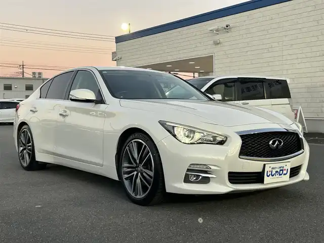 日産 スカイライン 200GT－t 群馬県 2015(平27)年 11万km クリスタルホワイトパール (株)IDOMが運営する【じしゃロン伊勢崎店】の自社ローン対象車両になります。こちらは現金ご利用時の価格です。/自社ローンご希望の方は別途その旨お申付け下さい。/メーカー純正ナビ/ＣＤ/DVD/BlueTooth/MSV/AUX/フルセグＴＶ/バックカメラ/クルーズコントロール/ＥＴＣ/前方ドライブレコーダー/ステアリングスイッチ/ハーフレザーシート/ＬＥＤヘッドライト/革巻ステアリング/純正オプション19インチアルミ/ターボ