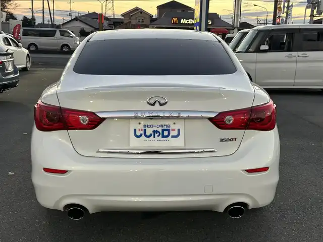 日産 スカイライン 200GT－t 群馬県 2015(平27)年 11万km クリスタルホワイトパール (株)IDOMが運営する【じしゃロン伊勢崎店】の自社ローン対象車両になります。こちらは現金ご利用時の価格です。/自社ローンご希望の方は別途その旨お申付け下さい。/メーカー純正ナビ/ＣＤ/DVD/BlueTooth/MSV/AUX/フルセグＴＶ/バックカメラ/クルーズコントロール/ＥＴＣ/前方ドライブレコーダー/ステアリングスイッチ/ハーフレザーシート/ＬＥＤヘッドライト/革巻ステアリング/純正オプション19インチアルミ/ターボ