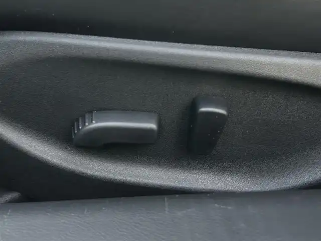 日産 スカイライン 200GT－t 群馬県 2015(平27)年 11万km クリスタルホワイトパール (株)IDOMが運営する【じしゃロン伊勢崎店】の自社ローン対象車両になります。こちらは現金ご利用時の価格です。/自社ローンご希望の方は別途その旨お申付け下さい。/メーカー純正ナビ/ＣＤ/DVD/BlueTooth/MSV/AUX/フルセグＴＶ/バックカメラ/クルーズコントロール/ＥＴＣ/前方ドライブレコーダー/ステアリングスイッチ/ハーフレザーシート/ＬＥＤヘッドライト/革巻ステアリング/純正オプション19インチアルミ/ターボ