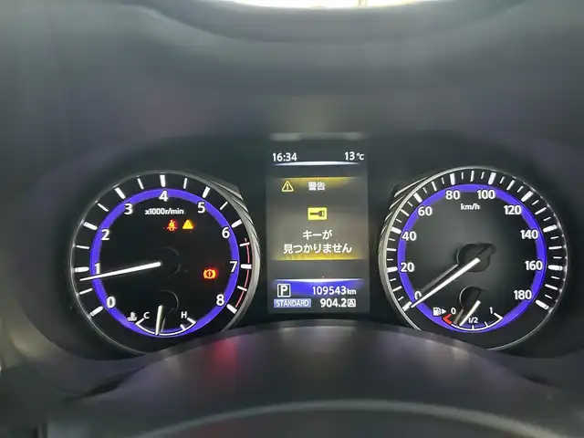 日産 スカイライン 200GT－t 群馬県 2015(平27)年 11万km クリスタルホワイトパール (株)IDOMが運営する【じしゃロン伊勢崎店】の自社ローン対象車両になります。こちらは現金ご利用時の価格です。/自社ローンご希望の方は別途その旨お申付け下さい。/メーカー純正ナビ/ＣＤ/DVD/BlueTooth/MSV/AUX/フルセグＴＶ/バックカメラ/クルーズコントロール/ＥＴＣ/前方ドライブレコーダー/ステアリングスイッチ/ハーフレザーシート/ＬＥＤヘッドライト/革巻ステアリング/純正オプション19インチアルミ/ターボ