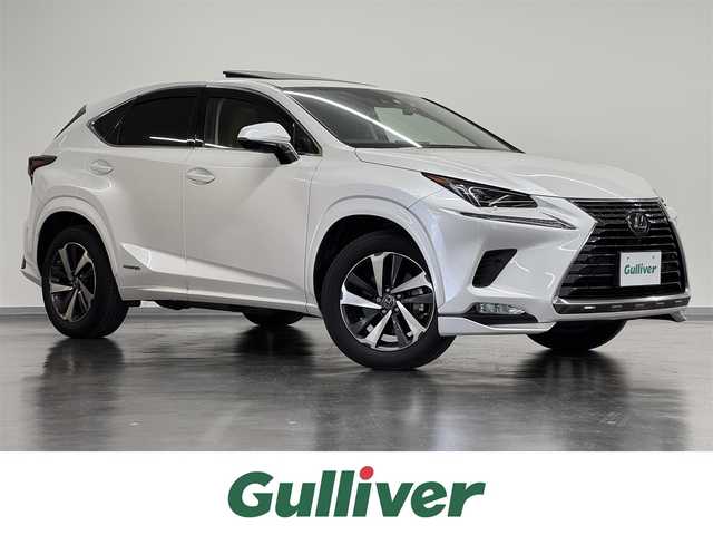 レクサス ＮＸ 300h バージョンL 三重県 2020(令2)年 4.1万km ソニッククォーツ ハイブリッド/4WD/MTモード付フロアCVT/純正 10.3型ナビ/（CD/DVD/SDREC/SD/USB/Bluetooth/Miracast/AUX/TV）/【OP】パノラミックビューモニター（シースルービュー機能付）/ドライブレコーダー前後/ビルトインETC2.0/Lexus Safety System＋/●プリクラッシュセーフティ/●レーンディパーチャーアラート（ステアリング制御機能付）/●アダプティブハイビームシステム［AHS］/●レーダークルーズ（全車速追従）/●【OP】パーキングサポートブレーキ（静止物）/●【OP】ブラインドスポットモニター＋リヤクロストラフィックアラート/・【OP】ITS Connect/装備/・【OP】ムーンルーフ/・内装色『バンブー（マットフィニッシュ/ナチュラルブラウン）』/・本革シート（D/Nヒーター・ベンチレーション機能付）/・8wayパワーシート（D/N）/・後席6:4分割可倒式シート（電動リクライニング・電動格納機能付）/・ステアリングヒーター/・ハンズフリーパワーバックドア/・【OP】NAVI・AI-AVS＆ドライブモード選択『Sport S＋/Sport S/Custom』/・左右独立オートエアコン/・純正18inAW/・予備スマートキーx1＋カードキーx1