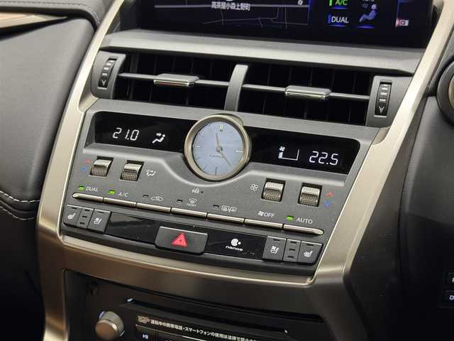 レクサス ＮＸ 300h バージョンL 三重県 2020(令2)年 4.1万km ソニッククォーツ ハイブリッド/4WD/MTモード付フロアCVT/純正 10.3型ナビ/（CD/DVD/SDREC/SD/USB/Bluetooth/Miracast/AUX/TV）/【OP】パノラミックビューモニター（シースルービュー機能付）/ドライブレコーダー前後/ビルトインETC2.0/Lexus Safety System＋/●プリクラッシュセーフティ/●レーンディパーチャーアラート（ステアリング制御機能付）/●アダプティブハイビームシステム［AHS］/●レーダークルーズ（全車速追従）/●【OP】パーキングサポートブレーキ（静止物）/●【OP】ブラインドスポットモニター＋リヤクロストラフィックアラート/・【OP】ITS Connect/装備/・【OP】ムーンルーフ/・内装色『バンブー（マットフィニッシュ/ナチュラルブラウン）』/・本革シート（D/Nヒーター・ベンチレーション機能付）/・8wayパワーシート（D/N）/・後席6:4分割可倒式シート（電動リクライニング・電動格納機能付）/・ステアリングヒーター/・ハンズフリーパワーバックドア/・【OP】NAVI・AI-AVS＆ドライブモード選択『Sport S＋/Sport S/Custom』/・左右独立オートエアコン/・純正18inAW/・予備スマートキーx1＋カードキーx1
