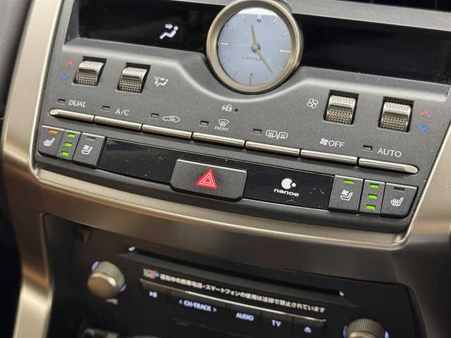 レクサス ＮＸ 300h バージョンL 三重県 2020(令2)年 4.1万km ソニッククォーツ ハイブリッド/4WD/MTモード付フロアCVT/純正 10.3型ナビ/（CD/DVD/SDREC/SD/USB/Bluetooth/Miracast/AUX/TV）/【OP】パノラミックビューモニター（シースルービュー機能付）/ドライブレコーダー前後/ビルトインETC2.0/Lexus Safety System＋/●プリクラッシュセーフティ/●レーンディパーチャーアラート（ステアリング制御機能付）/●アダプティブハイビームシステム［AHS］/●レーダークルーズ（全車速追従）/●【OP】パーキングサポートブレーキ（静止物）/●【OP】ブラインドスポットモニター＋リヤクロストラフィックアラート/・【OP】ITS Connect/装備/・【OP】ムーンルーフ/・内装色『バンブー（マットフィニッシュ/ナチュラルブラウン）』/・本革シート（D/Nヒーター・ベンチレーション機能付）/・8wayパワーシート（D/N）/・後席6:4分割可倒式シート（電動リクライニング・電動格納機能付）/・ステアリングヒーター/・ハンズフリーパワーバックドア/・【OP】NAVI・AI-AVS＆ドライブモード選択『Sport S＋/Sport S/Custom』/・左右独立オートエアコン/・純正18inAW/・予備スマートキーx1＋カードキーx1