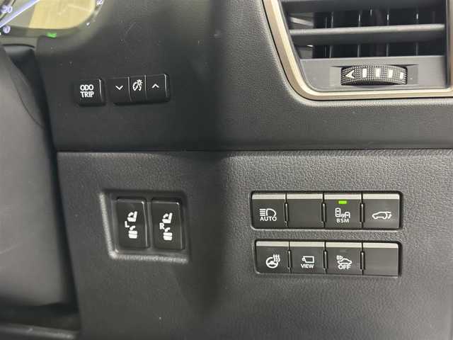 レクサス ＮＸ 300h バージョンL 三重県 2020(令2)年 4.1万km ソニッククォーツ ハイブリッド/4WD/MTモード付フロアCVT/純正 10.3型ナビ/（CD/DVD/SDREC/SD/USB/Bluetooth/Miracast/AUX/TV）/【OP】パノラミックビューモニター（シースルービュー機能付）/ドライブレコーダー前後/ビルトインETC2.0/Lexus Safety System＋/●プリクラッシュセーフティ/●レーンディパーチャーアラート（ステアリング制御機能付）/●アダプティブハイビームシステム［AHS］/●レーダークルーズ（全車速追従）/●【OP】パーキングサポートブレーキ（静止物）/●【OP】ブラインドスポットモニター＋リヤクロストラフィックアラート/・【OP】ITS Connect/装備/・【OP】ムーンルーフ/・内装色『バンブー（マットフィニッシュ/ナチュラルブラウン）』/・本革シート（D/Nヒーター・ベンチレーション機能付）/・8wayパワーシート（D/N）/・後席6:4分割可倒式シート（電動リクライニング・電動格納機能付）/・ステアリングヒーター/・ハンズフリーパワーバックドア/・【OP】NAVI・AI-AVS＆ドライブモード選択『Sport S＋/Sport S/Custom』/・左右独立オートエアコン/・純正18inAW/・予備スマートキーx1＋カードキーx1