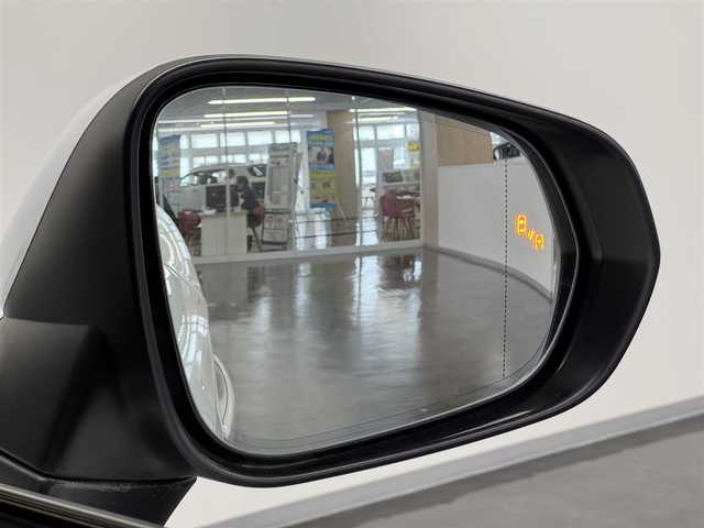 レクサス ＮＸ 300h バージョンL 三重県 2020(令2)年 4.1万km ソニッククォーツ ハイブリッド/4WD/MTモード付フロアCVT/純正 10.3型ナビ/（CD/DVD/SDREC/SD/USB/Bluetooth/Miracast/AUX/TV）/【OP】パノラミックビューモニター（シースルービュー機能付）/ドライブレコーダー前後/ビルトインETC2.0/Lexus Safety System＋/●プリクラッシュセーフティ/●レーンディパーチャーアラート（ステアリング制御機能付）/●アダプティブハイビームシステム［AHS］/●レーダークルーズ（全車速追従）/●【OP】パーキングサポートブレーキ（静止物）/●【OP】ブラインドスポットモニター＋リヤクロストラフィックアラート/・【OP】ITS Connect/装備/・【OP】ムーンルーフ/・内装色『バンブー（マットフィニッシュ/ナチュラルブラウン）』/・本革シート（D/Nヒーター・ベンチレーション機能付）/・8wayパワーシート（D/N）/・後席6:4分割可倒式シート（電動リクライニング・電動格納機能付）/・ステアリングヒーター/・ハンズフリーパワーバックドア/・【OP】NAVI・AI-AVS＆ドライブモード選択『Sport S＋/Sport S/Custom』/・左右独立オートエアコン/・純正18inAW/・予備スマートキーx1＋カードキーx1