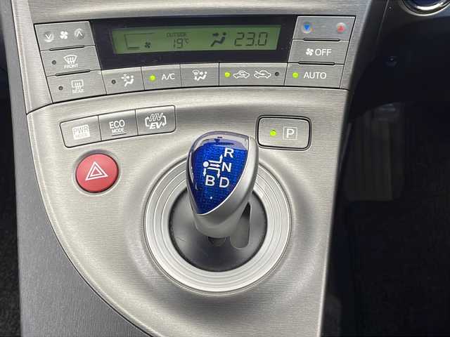 トヨタ プリウス ＰＨＶ S 栃木県 2012(平24)年 4.1万km ダークブルーマイカ 純正ナビ(NSZN-W61G)/(フルセグ・Bluetooth・CD・DVD・SD)/バックカメラ/プラグインHV/充電プラグ積込/ビルトインETC/前方ドラレコ/前席シートヒーター/禁煙車/HIDヘッドライト/オートライト/プッシュスタート/スマートキー/スペアキー/ステアリングスイッチ/電動格納ミラー/純正アルミホイール/純正フロアマット/ドアバイザー